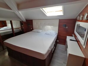 2 bedrooms, iron/ironing board