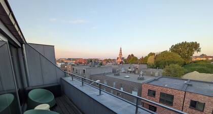 Spacious 2 bedroom apartment with parking