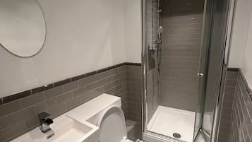 Studio, 1 Bedroom, Smoking | Bathroom | Toilet paper