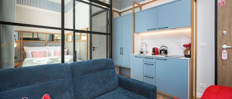 Suite supérieure | Cuisine privée | Réfrigérateur, surface de cuisson, cafétiÚre à espresso