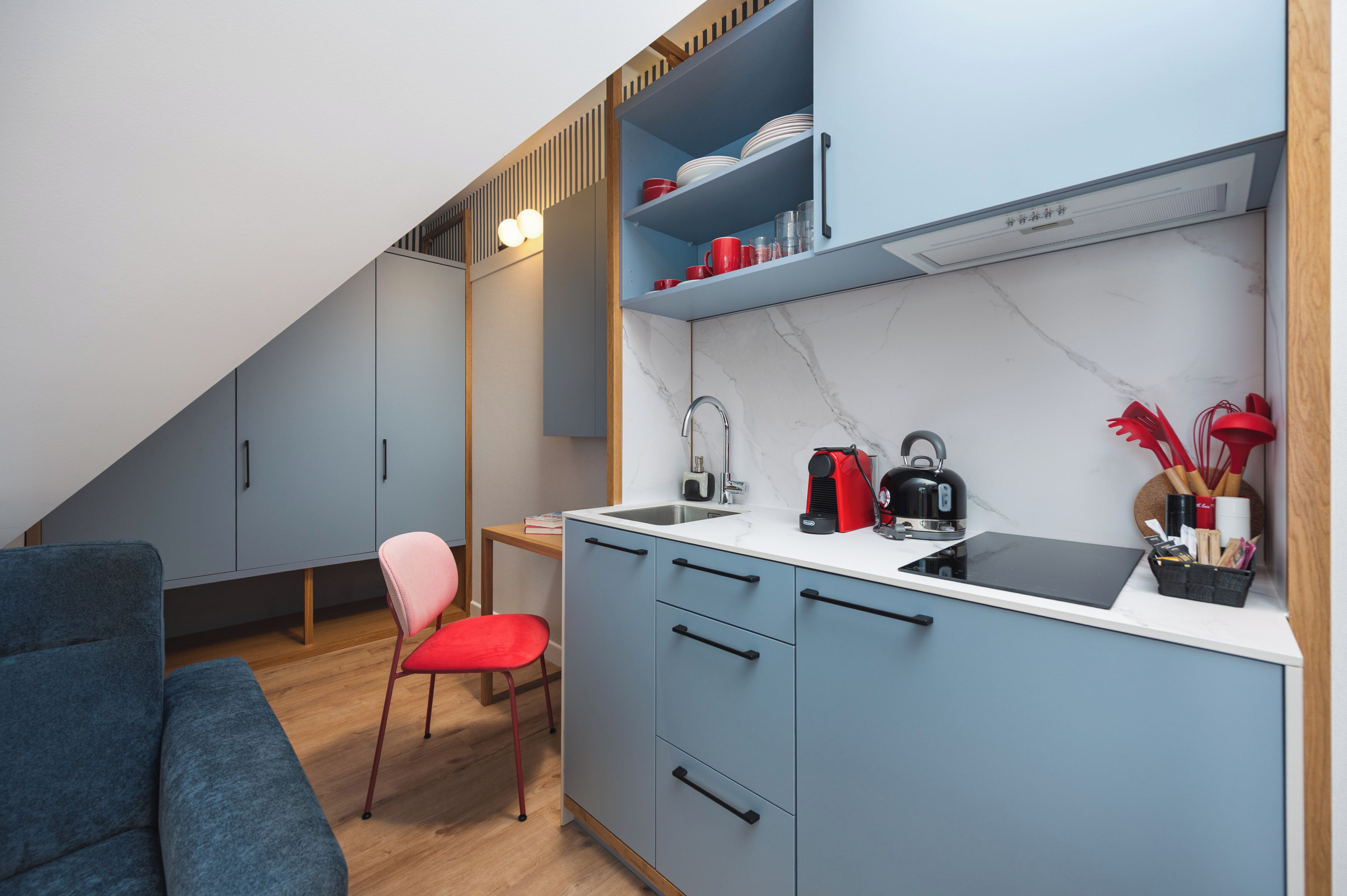 Deluxe Studio Suite | Private kitchen | Fridge, stovetop, espresso maker, electric kettle