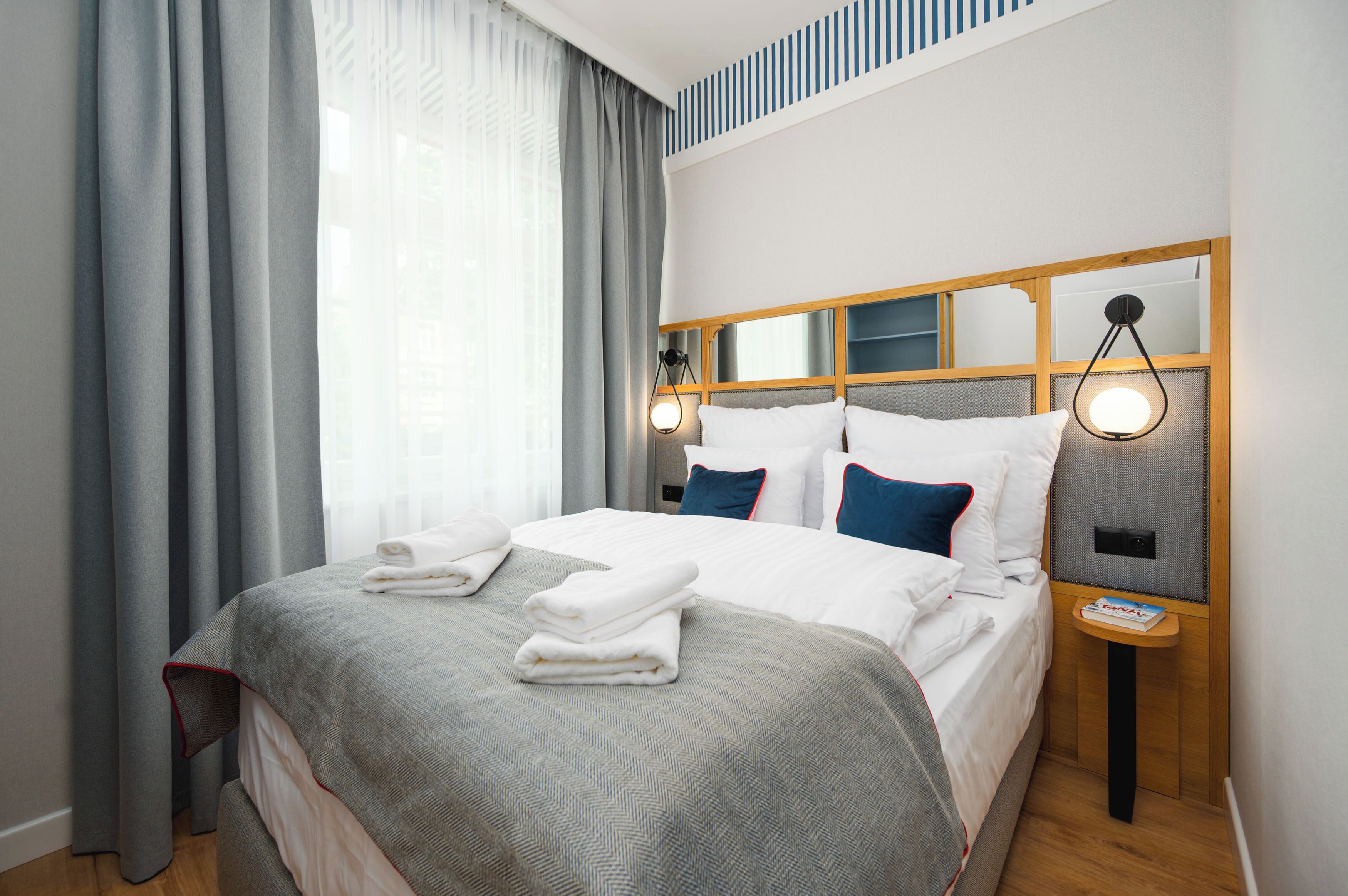 华丽套房 | 客房内保险箱、遮光窗帘、免费 WiFi