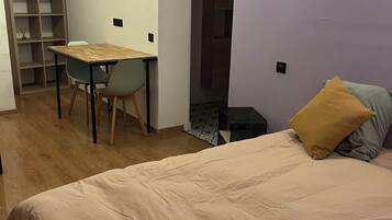 2 Schlafzimmer, Reisekinderbett, kostenloses WLAN, Bettwäsche