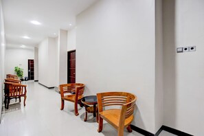 Lobby sitting area - Hotel O Balikpapan near Siloam Hospital formerly Syafla Guest House (Balikpapan)