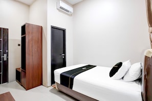 Deluxe Single Room | Desk, free WiFi, bed sheets - Hotel O Balikpapan near Siloam Hospital formerly Syafla Guest House (Balikpapan)