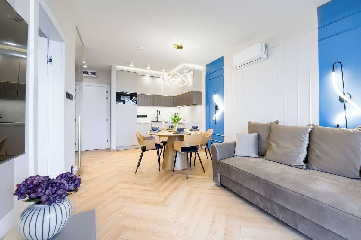 Apartament (218) with sea view | Living area | Flat-screen TV