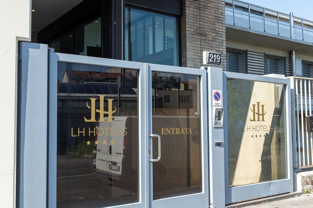 Lh HOTELS