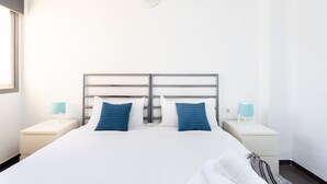 A hotel room with a large bed, two nightstands, and a window. - Stunning sea view apt in Los Cristianos (Los Cristianos)