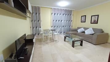 Apartment, 2 Bedrooms, Accessible, Patio | Living room