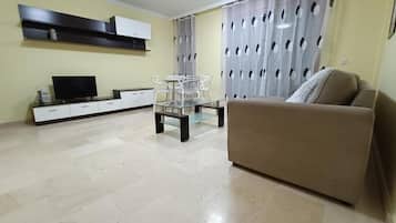 Appartement, 2 chambres, accessible aux personnes à mobilité réduite, patio | Salle de séjour