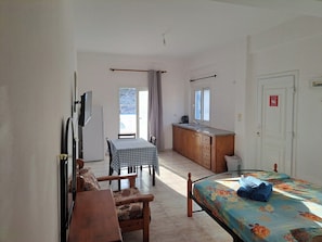 1 chambre, fer et planche à repasser, Wi-Fi gratuit, draps fournis
