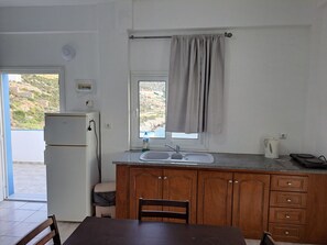 Stovetop, cookware/dishes/utensils