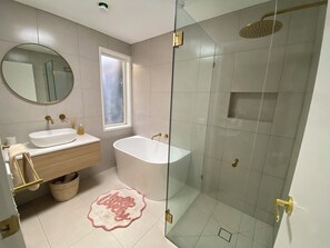 Shower, hair dryer, toilet paper