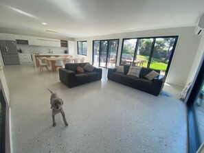 Living area - Blairgowrie Back Beach Hideaway (Blairgowrie)