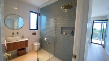 Shower, hair dryer, toilet paper