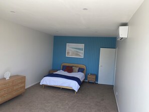 4 slaapkamers, een strijkplank/strijkijzer, wifi