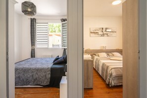 2 bedrooms, iron/ironing board, free WiFi - Holiday Home 'Saint Georges De Didonne' with Private Terrace and Wi-Fi (Saint-Georges-de-Didonne)