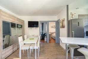 Dining - Holiday Home 'Saint Georges De Didonne' with Private Terrace and Wi-Fi (Saint-Georges-de-Didonne)