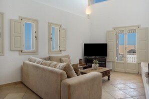 TV, fireplace, DVD player, stereo