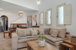 Fernseher, Kamin, DVD-Player, Stereoanlage