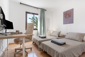 2 bedrooms, iron/ironing board, free WiFi, bed sheets