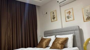 Iron/ironing board, free WiFi, bed sheets