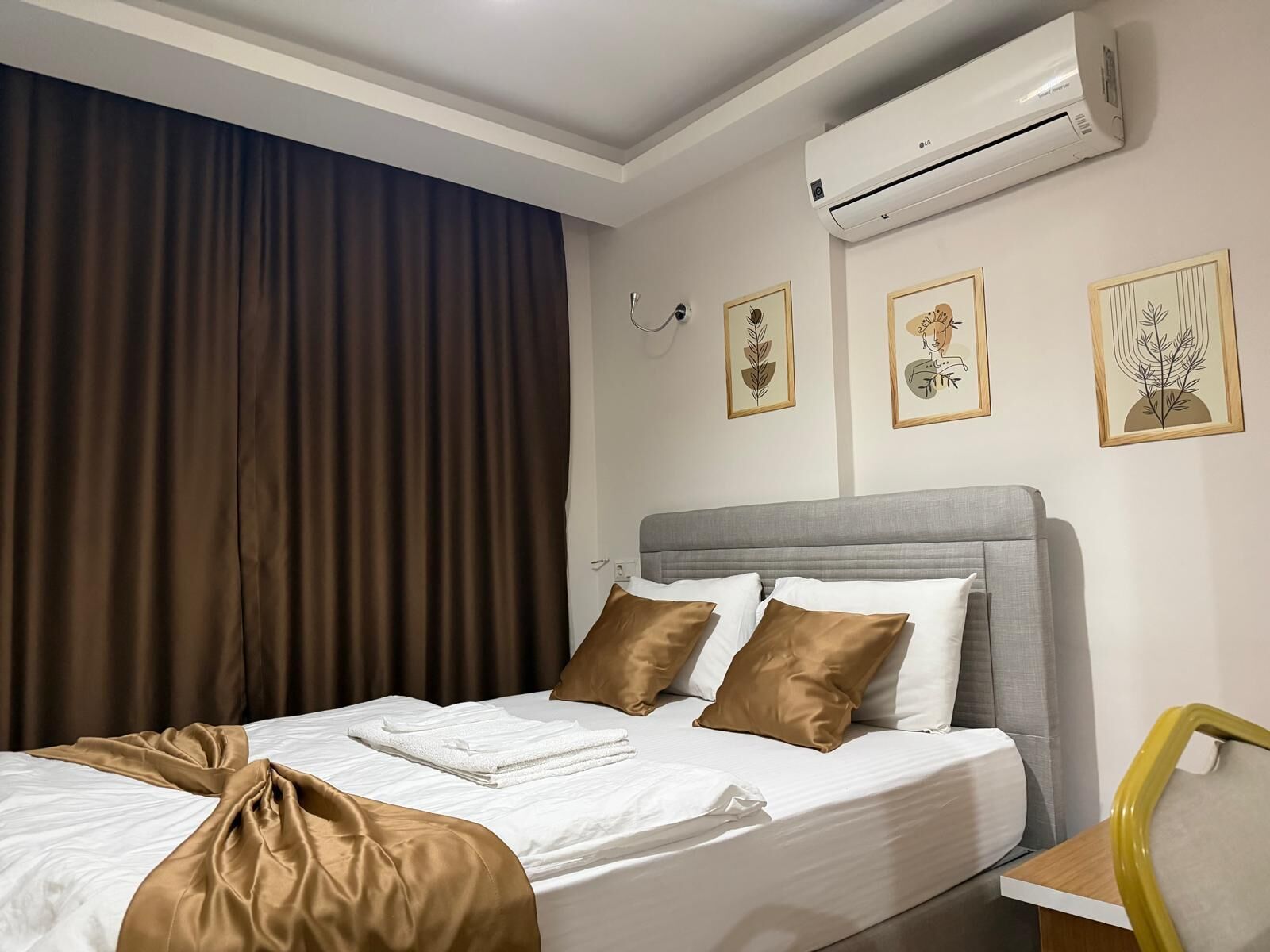 Een strijkplank/strijkijzer, gratis wifi, beddengoed