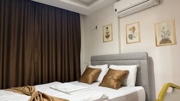 Een strijkplank/strijkijzer, gratis wifi, beddengoed