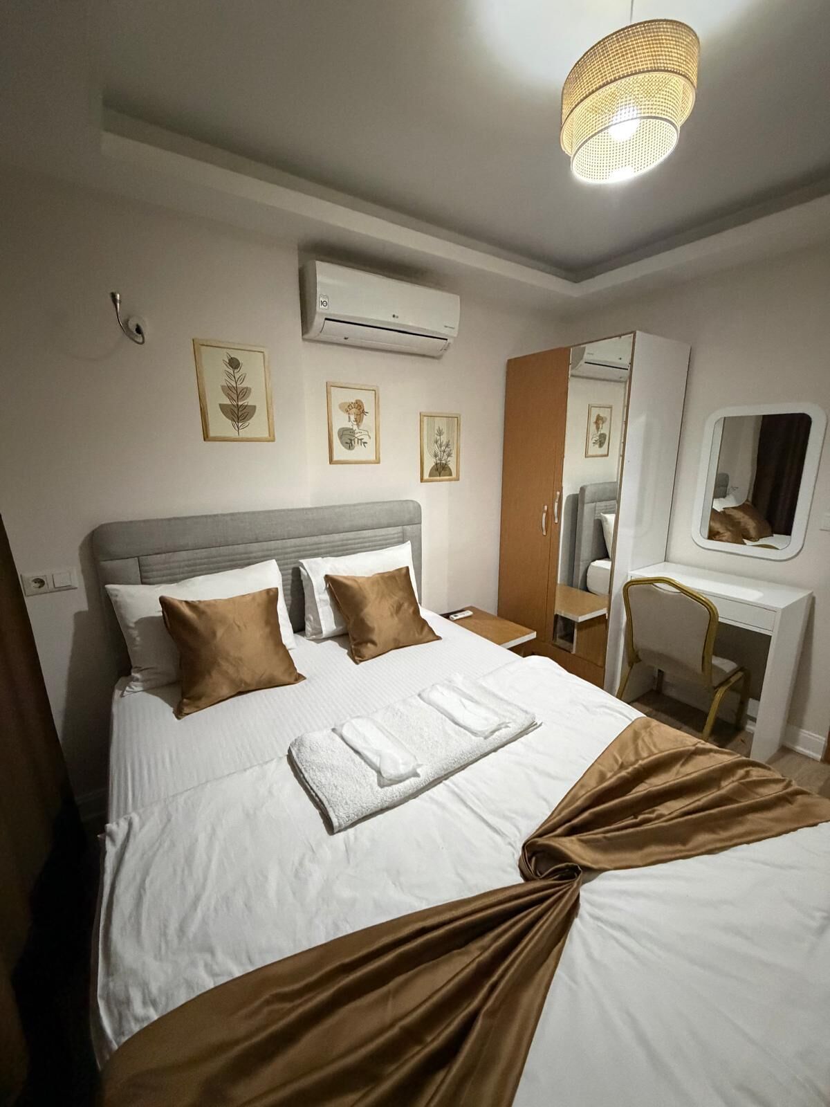 Iron/ironing board, free WiFi, bed sheets