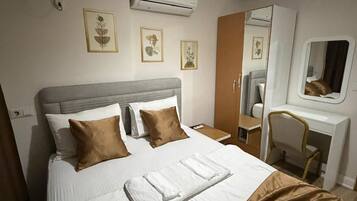 Iron/ironing board, free WiFi, bed sheets