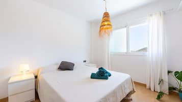 3 bedrooms, iron/ironing board, free WiFi, bed sheets