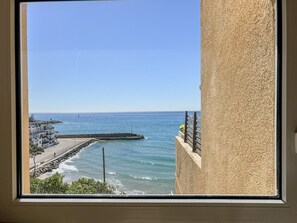 Interior - Duplex Roc: Disfruta de vistas impresionantes en primera línea (Roda de Barà)