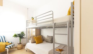 4 slaapkamers, een strijkplank/strijkijzer, gratis wifi, beddengoed