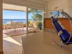 Interior - Duplex Roc: Disfruta de vistas impresionantes en primera línea (Roda de Barà)