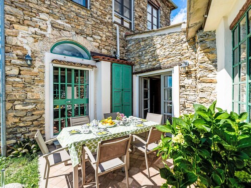 Stunning private villa for 7 people with WIFI, pets allowed and panoramic view