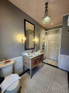 Luxury Villa, Private Pool, Garden View | Bathroom | Separate tub and shower, free toiletries, hair dryer, towels - La Campagne Villa Chiangmai (Saraphi)