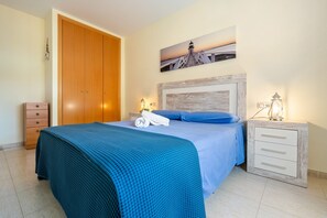 3 bedrooms, iron/ironing board, free WiFi, bed sheets