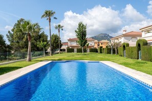 Pool - Apartment 'Brisa I' with Mountain Views, Wi-Fi, and Air Conditioning (Mont-roig del Camp)
