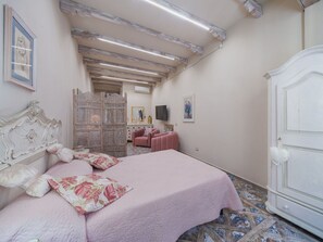 1 chambre, lit parapluie, Wi-Fi gratuit, draps fournis