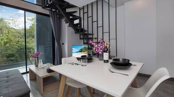 Apartamento de diseño, 1 habitación, balcón | Servicio de comidas en la habitación