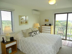 4 bedrooms, iron/ironing board, WiFi
