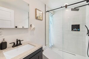 Handtücher, Seife, Toilettenpapier