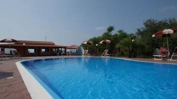 Außenpool (je nach Saison geöffnet)