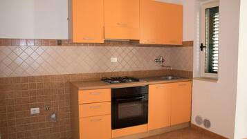 Apartment | Eigene Küche | Kühlschrank, Herdplatte
