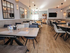 Dining - Number 1 Dome (Bunbeg)