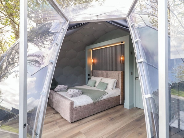 1 bedroom, individually decorated, individually furnished, free WiFi