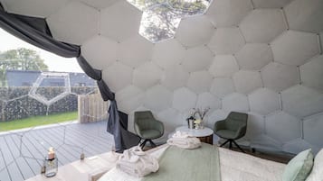 1 chambre, décoration personnalisée, ameublement personnalisé