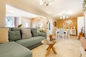 TV - Vacation Home 'Kentia' with Sea View, Private Terrace and Wi-Fi (Castillo Caleta de Fuste)