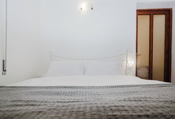 Classic Apartment | 1 bedroom, down comforters, iron/ironing board, free WiFi