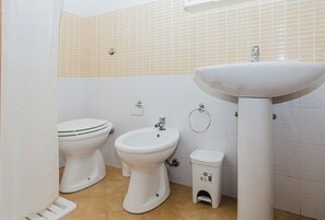 Classic Apartment | Bathroom | Bidet